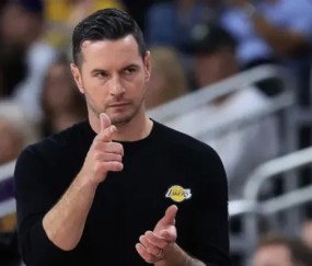 开云登录入口-雷迪克谈下半场：继续分享球权，继续全力反击