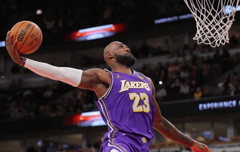 开云平台-状态不错！詹姆斯上半场砍下20分，创本赛季上半场得分新高