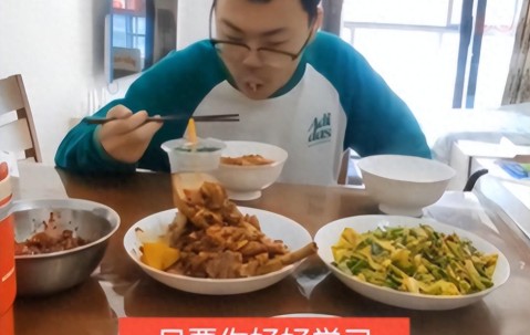 “这样的外形，早恋就别想了！”母亲晒儿子照片引爆评论区。