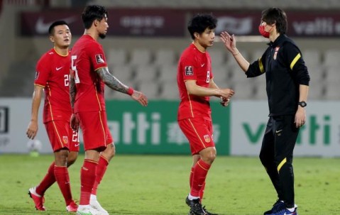 开云-严益唯：去官僚化+呆板化 这样的国足可别昙花一现